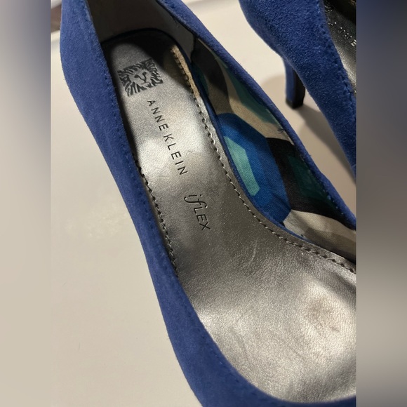 Blue Suede Anne Klein Heels - Picture 3 of 8